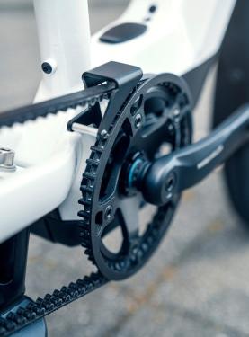 RM Charger4 GT vario HE53 cm '23 черен електрически велосипед (750Wh, Kiox300, ABS, с чанта за заключване, преден багажник)