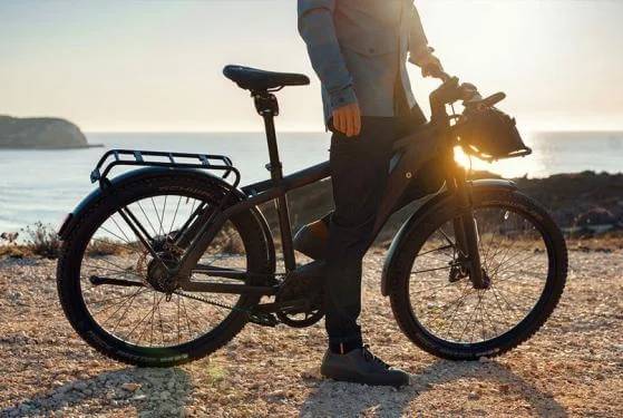 RM Charger3 vario HS 49 cm '22 világoskék elektromos kerékpár (625Wh, Intuvia, comfort kit, zár táskával)