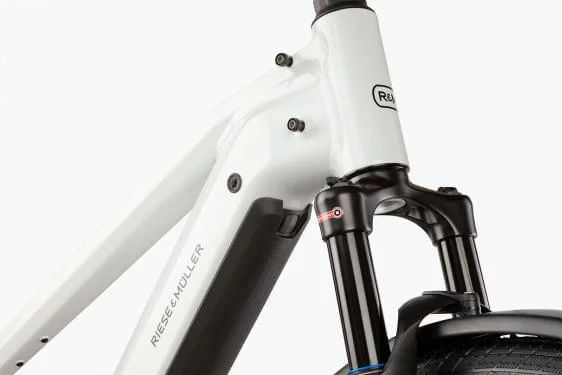 RM Charger4 Mixte GT vario HS TR49 cm '23 fehér elektromos kerékpár (750Wh, Kiox300, ABS, zár táskával)
